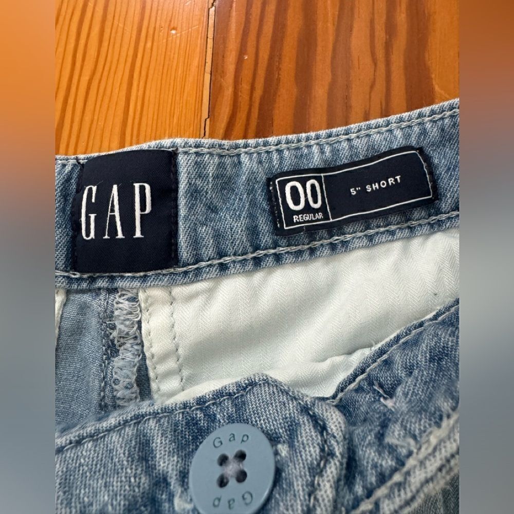 Gap Shorts - Picture 3 of 6